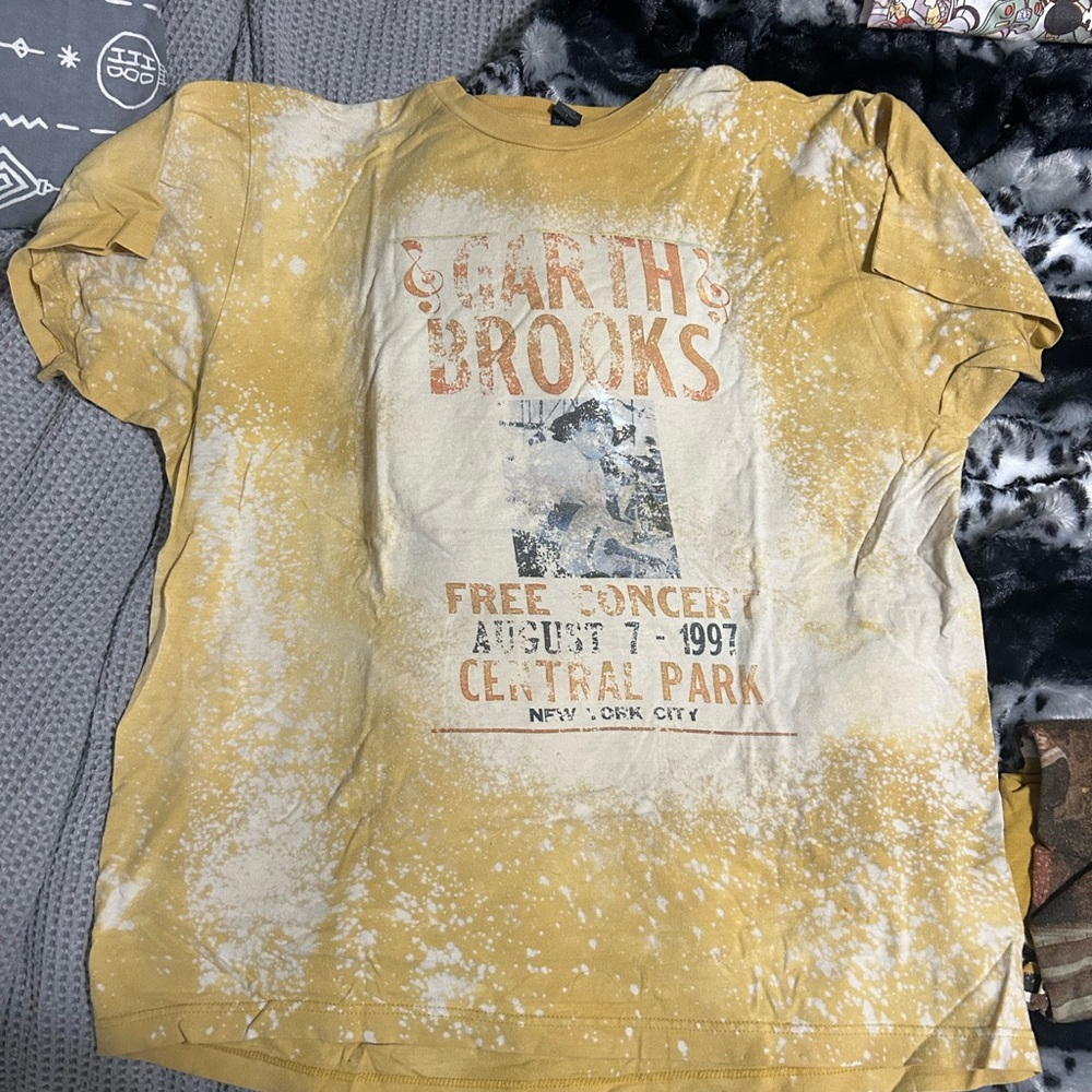 Garth brooks distressed tee